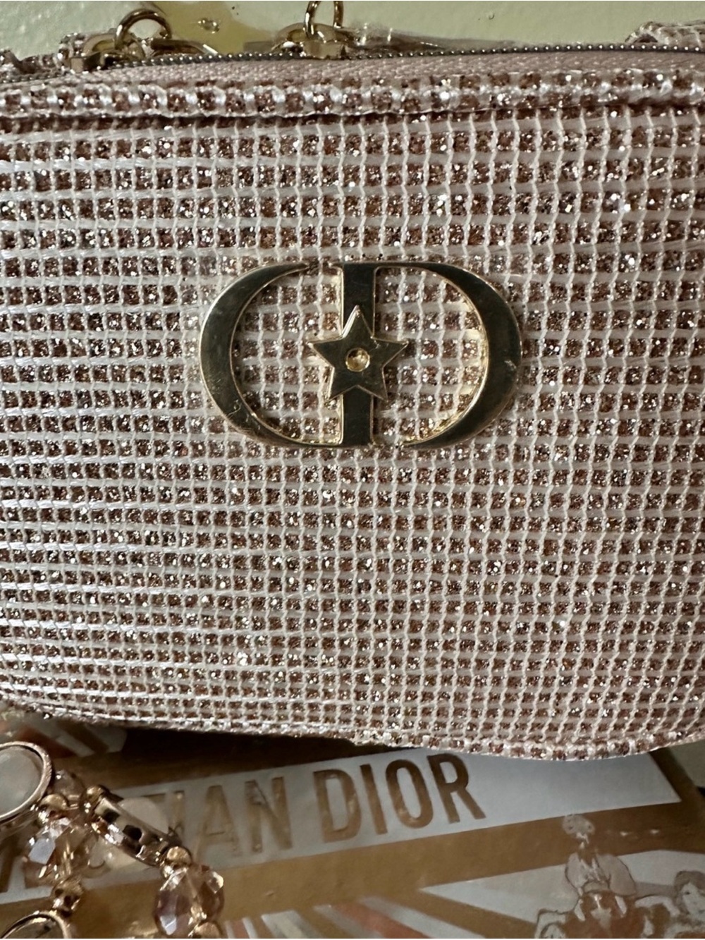 Dior LE Rose Gold Beauty Pouch - Picture 3 of 5